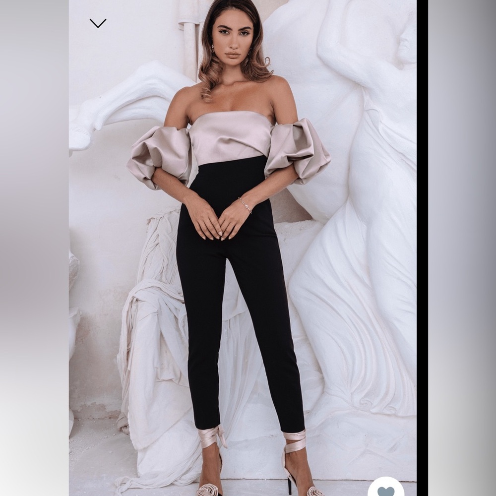 Lavish alice jumpsuit size 4 us worn once like new
